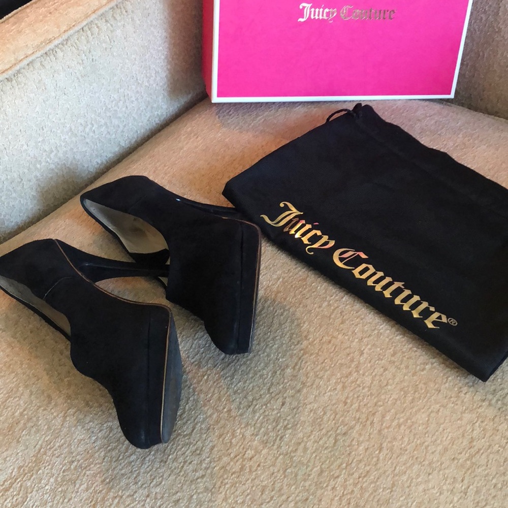 Juicy couture suede bootie pumps